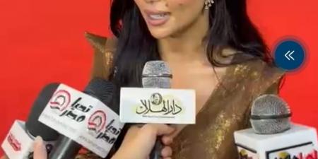 كارولين
      عزمي
      لـ
      تحيا
      مصر:
      مبسوطة
      اني
      بشتغل
      مع
      امير
      كرارة
      ونفسي
      أفرح
      بيا