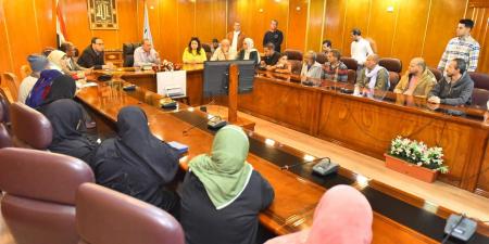 محافظ
      أسيوط
      يلتقي
      أهالي
      منطقة
      غرب
      البلد
      ويقدم
      حزمة
      دعم
      شامل
      وحلول
      عاجلة
      للمنازل
      المتضررة