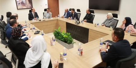 نائب
      وزير
      الصحة
      والسكان
      يعقد
      اجتماعًا
      مع
      وفد
      رفيع
      المستوى
      من
      ليبيا