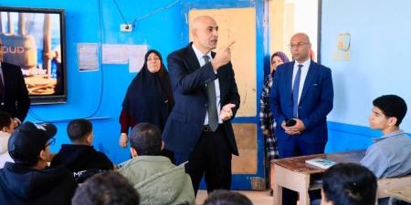 خلال
      جولة
      مفاجئة..
      وزير
      التعليم
      يشدد
      على
      الانضباط
      ويشيد
      بمستوى
      طلاب
      بني
      سويف