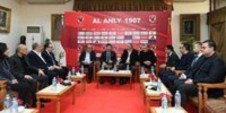 وزير
      الشباب
      والرياضة
      يلتقي
      بـ
      مجلس
      إدارة
      النادي
      الأهلي
      داخل
      مقر
      الجزيرة