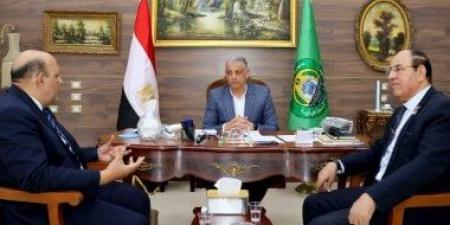 رئيس اتحاد الكونغ فو يبحث مع محافظ الإسماعيلية إقامة معسكر تدريبى دولى