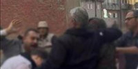 ضربوني
      وخلعوني
      الحجاب
      ..
      طالبة
      طب
      الشرقية
      تكشف
      تفاصيل
      اعتداء
      أقارب
      والدتها
      عليها