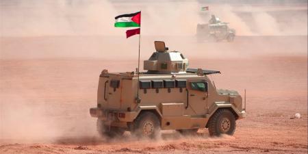 عاجل..
      الجيش
      الأردني
      يشتبك
      مع
      عصابات
      تهريب
      أسلحة
      ومخدرات
      على
      الحدود
      مع
      سوريا