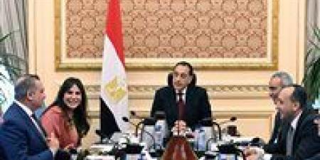 رئيس
الوزراء
يضع
التنمية
الحضرية
على
طاولة
التنفيذ..
استثمارات
واعدة
وخارطة
فرص
تمتد
لـ17
محافظة