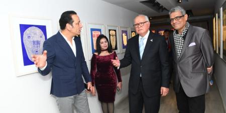 فنانون تشكيليون يشيدون بـ ألف وجه ووجه للفنان أحمد رجب صقر.. صور