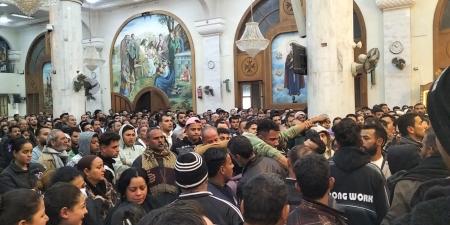 حاضنين
النعش
..
جنازة
أسرة
مينا
ضحية
الهجرة
غير
الشرعية
باليونان
في
المنيا