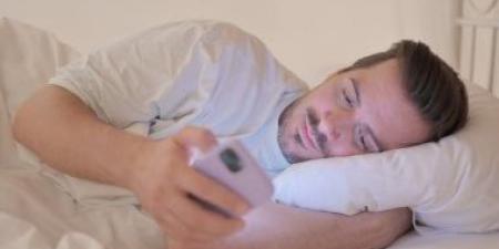 دراسة: جيل Z يتصدر قائمة الأكثر استخداماً للهواتف بـ 4 ساعات يومياً