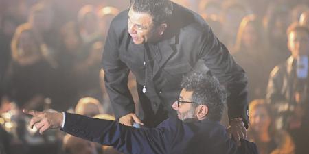 محمد فؤاد يتألق بأضخم حفلات رأس السنة في القاهرة الجديدة وينمدج مع الجمهور بـ "سيرة الحب"