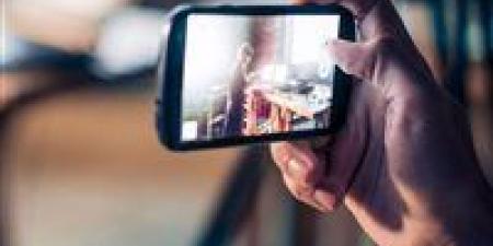 القبض على عامل بتهمة تصوير فيديو مخل لزميله داخل مزرعة بالواحات