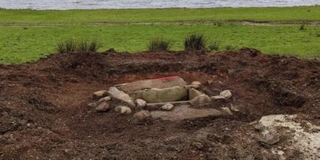 محراث مزارع اسكتلندى يتسبب فى اكتشاف مقبرة من العصر البرونزى