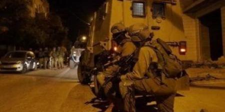 الاحتلال يقتحم بلدة قريوت جنوب نابلس ويحتجز عددا من العاملين فى "وفا"