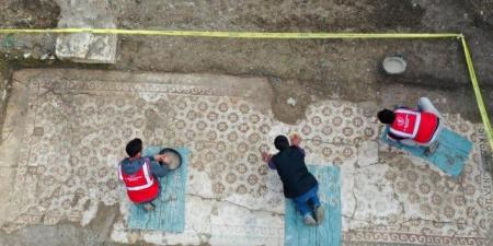 العثور على فسيفساء من العصور القديمة تحمل نقشًا يونانيًا فى تركيا