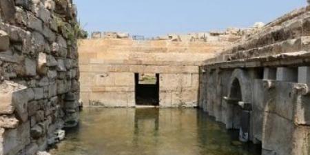 بوابة الجحيم فى مدينة هيرابوليس اليونانية القديمة.. ما قصتها؟