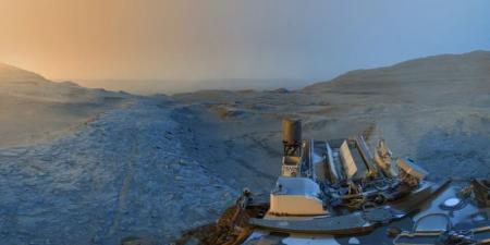 تحية من الكوكب الأحمر.. كيوريوسيتى تهدى العالم بطاقة أعياد فريدة من المريخ