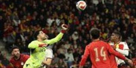 رئيس وزراء إسبانيا: ما حدث في مباراة مصر غير مقبول