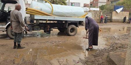 جهود مكثفة للوحدات المحلية في المنيا للتعامل مع تداعيات الأمطار