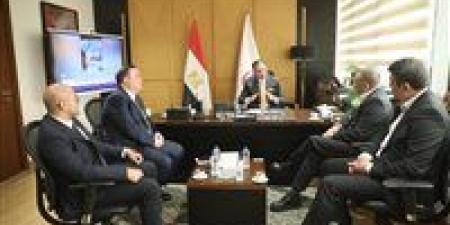 نائب وزير الصحة يبحث مع وفد شركة أورانج سبل دعم التحول الرقمي بالقطاع الصحي