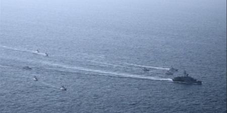 الجارديان: وول ستريت تتماسك بعد مؤشرات على إعادة فتح مضيق هرمز