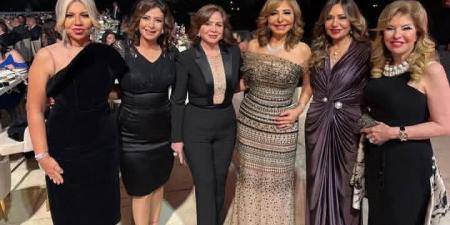 ربنا يسعدكم العمر كله.. ليلى علوي تهنئ عمرو اديب ولميس الحديدي بخطوبة نجلهما