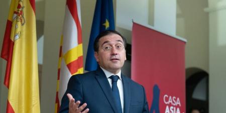 «سلوك منحرف».. وزير الخارجية الأسبانى يعلق على هتافات الجماهير في مباراة منتخب مصر