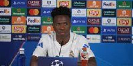 فينيسيوس جونيور يكشف كواليس خلافه مع تشابي ألونسو ويعترف: أخطأت في الكلاسيكو