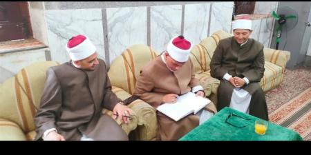 مدير مديرية أوقاف قنا يجتمع بمفتشي لجنة المتابعة لمتابعة سير العمل بالإدارات الفرعية