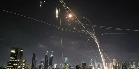 إيران تعلن إطلاق 3 دفعات صاروخية على إسرائيل خلال 20 دقيقة