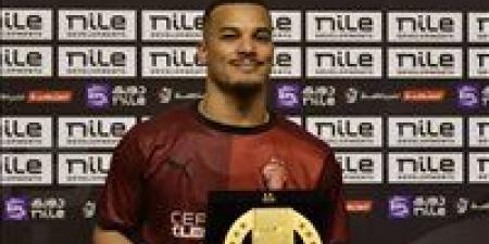 فخري لاكاي يفوز بجائزة أفضل لاعب في مباراة الأهلي وسيراميكا كيلوباترا بالدوري الممتاز