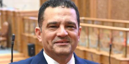 طلب إحاطة حول عدم تنفيذ قرار رئيس مجلس الوزراء بحصر ودراسة تعيين أوائل خريجي الجامعات الحكومية