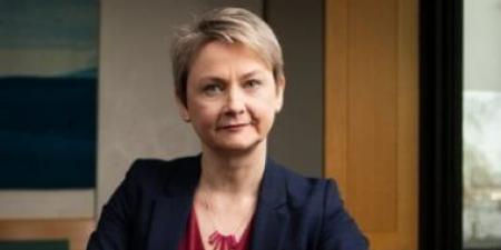 وزيرة الخارجية البريطانية: يجب إدراج لبنان في اتفاق وقف إطلاق النار