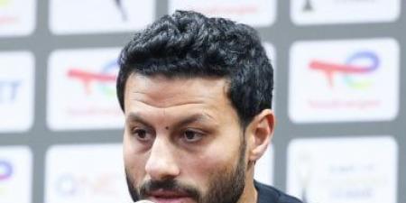 محمد الشناوى يدعم الأهلى أمام سموحة من مدرجات استاد القاهرة رغم الإيقاف.. فيديو