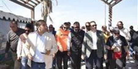 محافظ بورسعيد يتابع استعدادات الشاطئ لأعياد الربيع لليوم الثاني.. 45 منقذًا وإجراءات مشددة للنظافة والخدمات