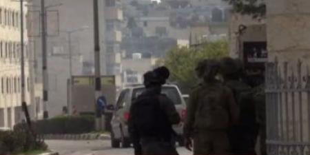 الاحتلال الإسرائيلى يقتحم بلدة فلسطينية ويستولي على عدد من المركبات
