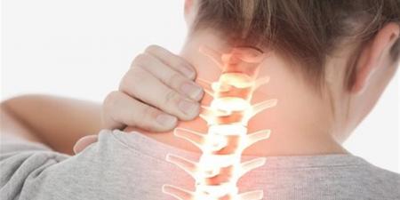 أضرار الجلوس لفترات طويلة على العمود الفقري