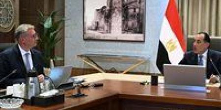 الحكومة تبدأ إجراءات القيد المؤقت لـ10 شركات بقطاع البترول في البورصة