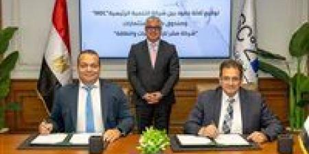 رئيس اقتصادية قناة السويس يشهد توقيع عقود 3 مشروعات لشركة صقر للإلكترونيات والطاقة