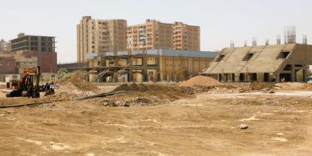 محافظ المنيا يتفقد مشروع تطوير الإستاد الرياضي ويؤكد: صرح عالمي على مساحة 20 فدانًا.. وافتتاح المرحلة الأولى أغسطس 2026