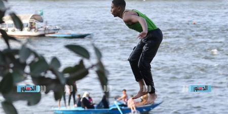 «بلاج الغلابة».. شلالات المياه تهزم لهيب الحرارة فى القناطر