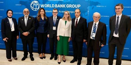 لقاء بين وزير التخطيط ومدير البنك الدولي لمناقشة آليات دعم الاقتصاد الوطني