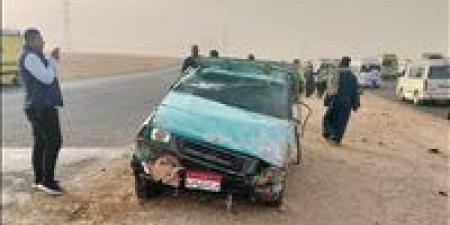 إصابة 15 عاملا في انقلاب سيارة ربع نقل بالطريق الصحراوى الغربى بأسوان