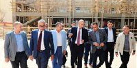 وزير التعليم يتحرك ميدانيًا لإنهاء الفترات المسائية.. جولة مفاجئة في المدارس قبل العام الجديد