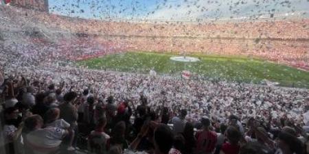 جماهير ريفر بلايت ضد بوكا جونيورز تزلزل مدرجات السوبر كلاسيكو.. فيديو