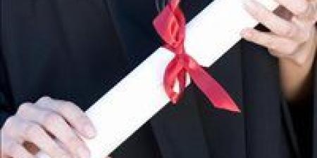 ضبط مدير كيان تعليمي وهمي بتهمة النصب ومنح شهادات مزيفة بالعبور