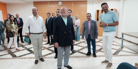 إشادة ملكية بمستشفى الناس.. الملك أحمد فؤاد الثاني يثمن الجهود في الصرح الطبي الكبير ويشجع على استمرار العطاء