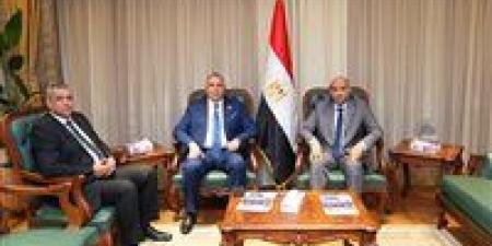 وزير العمل يبحث مع نقيب المحامين قانون العمل الجديد وتطوير بيئة العمل