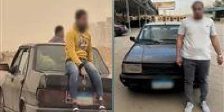 ضبط سائق سمح لشخصين بالجلوس أعلى السيارة في الشروق