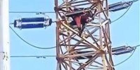 إصابة فني كهرباء بصعق خلال صيانة برج ضغط عالٍ بطامية في الفيوم ونقله للمستشفى