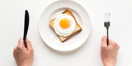 ماذا يحدث لجسمك عند تناول البيض يوميًا؟