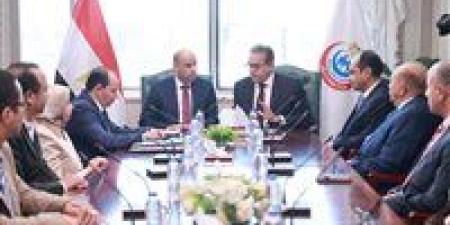 وزيرا الصحة والعمل ورئيس المجلس الصحي المصري يشهدون توقيع بروتوكول تعاون ثلاثي لتقديم خدمات صحية متكاملة وتطوير منظومة التدريب المهني